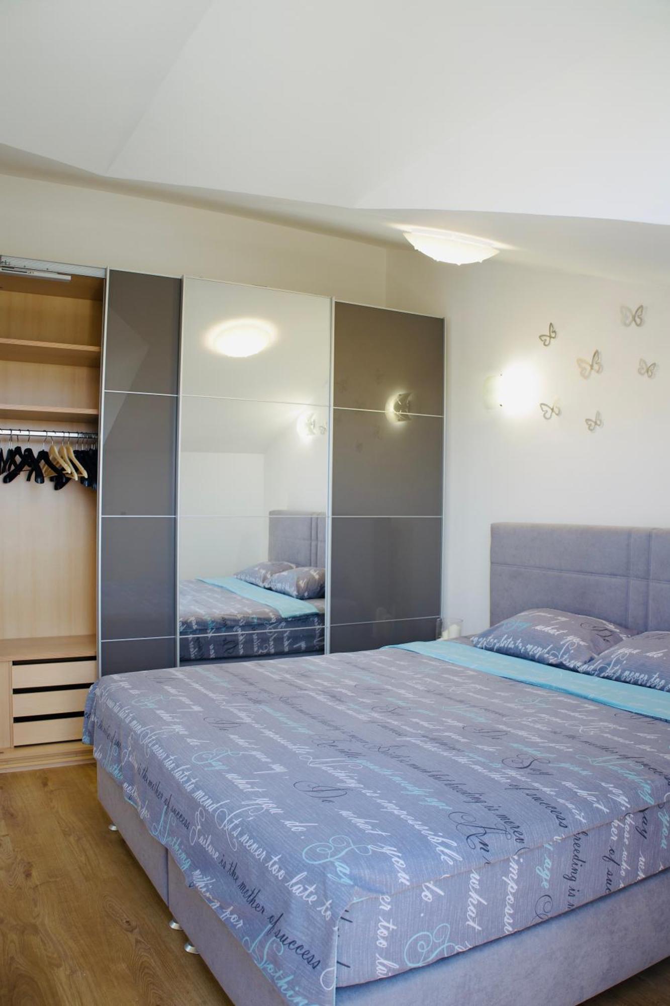 Cosy Nest Split